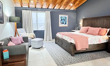 Moderna y Elegante  Casa de una Sola Planta en Venta con campo de golf.