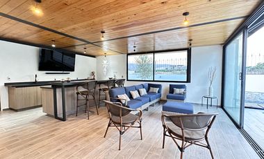 Moderna y Elegante  Casa de una Sola Planta en Venta con campo de golf.