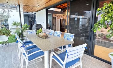 Moderna y Elegante  Casa de una Sola Planta en Venta con campo de golf.