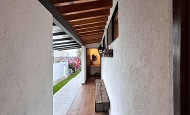 Moderna y Elegante  Casa de una Sola Planta en Venta con campo de golf.