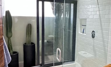 Moderna y Elegante  Casa de una Sola Planta en Venta con campo de golf.