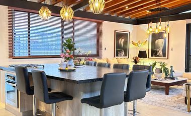 Moderna y Elegante  Casa de una Sola Planta en Venta con campo de golf.