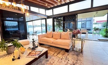 Moderna y Elegante  Casa de una Sola Planta en Venta con campo de golf.