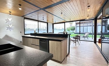 Moderna y Elegante  Casa de una Sola Planta en Venta con campo de golf.