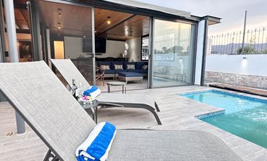 Moderna y Elegante  Casa de una Sola Planta en Venta con campo de golf.