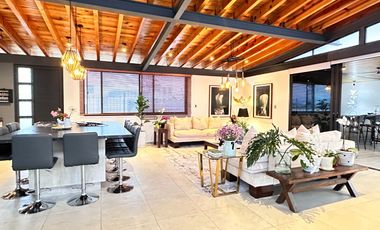 Moderna y Elegante  Casa de una Sola Planta en Venta con campo de golf.