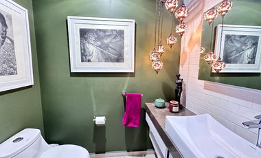 Moderna y Elegante  Casa de una Sola Planta en Venta con campo de golf.