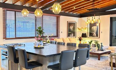 Moderna y Elegante  Casa de una Sola Planta en Venta con campo de golf.