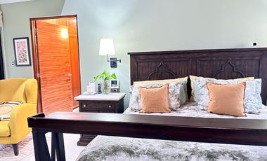 Moderna y Elegante  Casa de una Sola Planta en Venta con campo de golf.