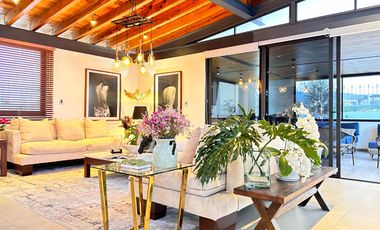 Moderna y Elegante  Casa de una Sola Planta en Venta con campo de golf.