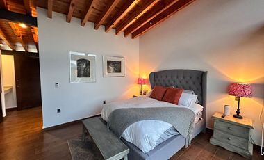 Moderna y Elegante  Casa de una Sola Planta en Venta con campo de golf.
