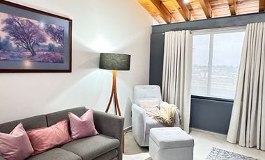 Moderna y Elegante  Casa de una Sola Planta en Venta con campo de golf.