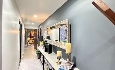 Moderna y Elegante  Casa de una Sola Planta en Venta con campo de golf.
