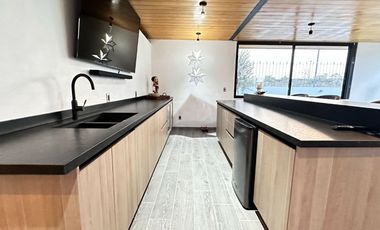 Moderna y Elegante  Casa de una Sola Planta en Venta con campo de golf.