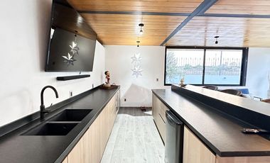 Moderna y Elegante  Casa de una Sola Planta en Venta con campo de golf.