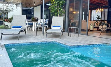 Moderna y Elegante  Casa de una Sola Planta en Venta con campo de golf.