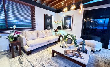 Moderna y Elegante  Casa de una Sola Planta en Venta con campo de golf.