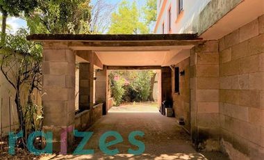 CASA EN VENTA EN LOMAS DE CHAPULTEPEC, lista para remodelar!