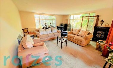 CASA EN VENTA EN LOMAS DE CHAPULTEPEC, lista para remodelar!