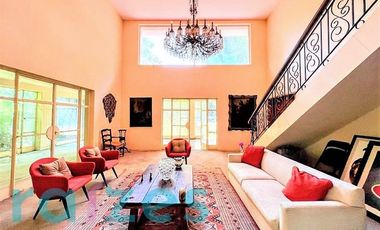 CASA EN VENTA EN LOMAS DE CHAPULTEPEC, lista para remodelar!