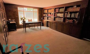 CASA EN VENTA EN LOMAS DE CHAPULTEPEC, lista para remodelar!