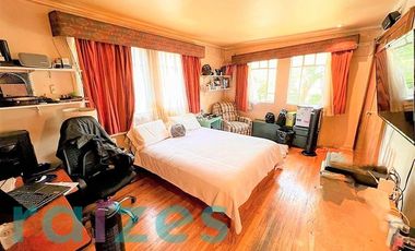 CASA EN VENTA EN LOMAS DE CHAPULTEPEC, lista para remodelar!