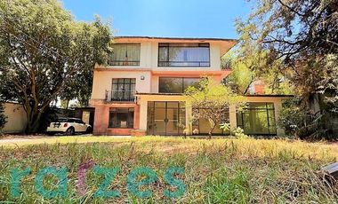 CASA EN VENTA EN LOMAS DE CHAPULTEPEC, lista para remodelar!