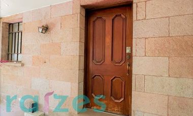 CASA EN VENTA EN LOMAS DE CHAPULTEPEC, lista para remodelar!