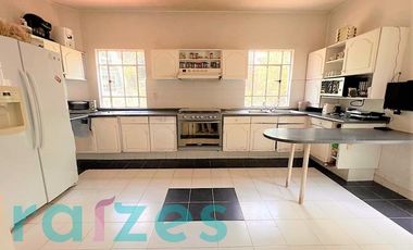 CASA EN VENTA EN LOMAS DE CHAPULTEPEC, lista para remodelar!