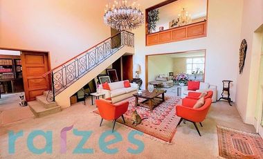 CASA EN VENTA EN LOMAS DE CHAPULTEPEC, lista para remodelar!