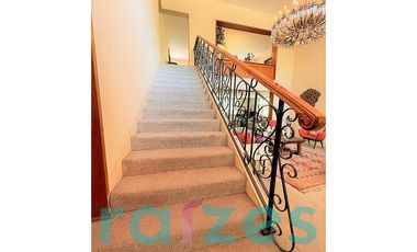 CASA EN VENTA EN LOMAS DE CHAPULTEPEC, lista para remodelar!