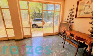 CASA EN VENTA EN LOMAS DE CHAPULTEPEC, lista para remodelar!