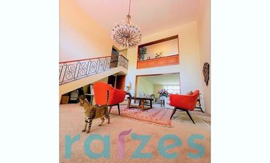 CASA EN VENTA EN LOMAS DE CHAPULTEPEC, lista para remodelar!