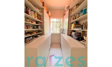 CASA EN VENTA EN LOMAS DE CHAPULTEPEC, lista para remodelar!