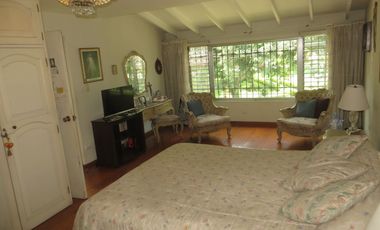 FRENTE A PARQUE (PARAM. 5 PISOS): AT 362 M2, AC 469 M2 5 HABIT, 4.5 $ 670,000