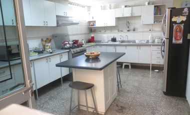 FRENTE A PARQUE (PARAM. 5 PISOS): AT 362 M2, AC 469 M2 5 HABIT, 4.5 $ 670,000