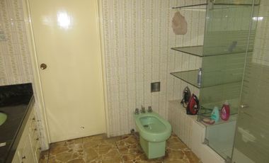 FRENTE A PARQUE (PARAM. 5 PISOS): AT 362 M2, AC 469 M2 5 HABIT, 4.5 $ 670,000