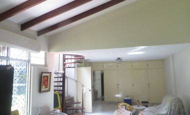 FRENTE A PARQUE (PARAM. 5 PISOS): AT 362 M2, AC 469 M2 5 HABIT, 4.5 $ 670,000