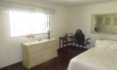 FRENTE A PARQUE (PARAM. 5 PISOS): AT 362 M2, AC 469 M2 5 HABIT, 4.5 $ 670,000