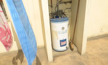 FRENTE A PARQUE (PARAM. 5 PISOS): AT 362 M2, AC 469 M2 5 HABIT, 4.5 $ 670,000