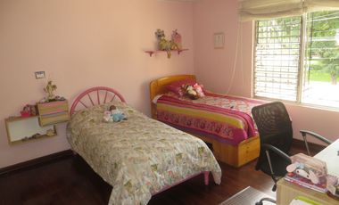 FRENTE A PARQUE (PARAM. 5 PISOS): AT 362 M2, AC 469 M2 5 HABIT, 4.5 $ 670,000