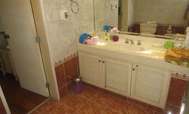 FRENTE A PARQUE (PARAM. 5 PISOS): AT 362 M2, AC 469 M2 5 HABIT, 4.5 $ 670,000