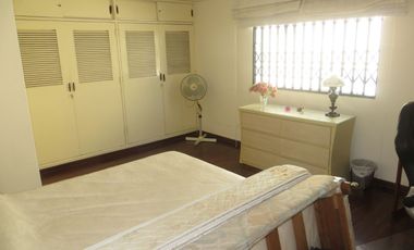 FRENTE A PARQUE (PARAM. 5 PISOS): AT 362 M2, AC 469 M2 5 HABIT, 4.5 $ 670,000