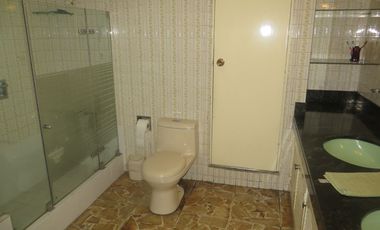 FRENTE A PARQUE (PARAM. 5 PISOS): AT 362 M2, AC 469 M2 5 HABIT, 4.5 $ 670,000