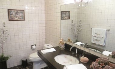 FRENTE A PARQUE (PARAM. 5 PISOS): AT 362 M2, AC 469 M2 5 HABIT, 4.5 $ 670,000