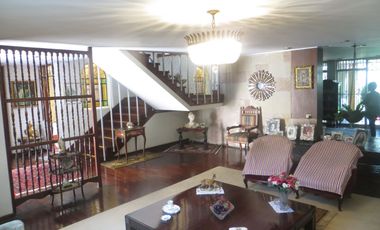 FRENTE A PARQUE (PARAM. 5 PISOS): AT 362 M2, AC 469 M2 5 HABIT, 4.5 $ 670,000
