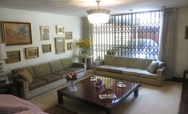 FRENTE A PARQUE (PARAM. 5 PISOS): AT 362 M2, AC 469 M2 5 HABIT, 4.5 $ 670,000