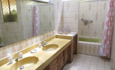 FRENTE A PARQUE (PARAM. 5 PISOS): AT 362 M2, AC 469 M2 5 HABIT, 4.5 $ 670,000