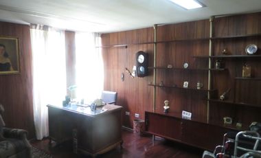 FRENTE A PARQUE (PARAM. 5 PISOS): AT 362 M2, AC 469 M2 5 HABIT, 4.5 $ 670,000
