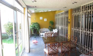 FRENTE A PARQUE (PARAM. 5 PISOS): AT 362 M2, AC 469 M2 5 HABIT, 4.5 $ 670,000